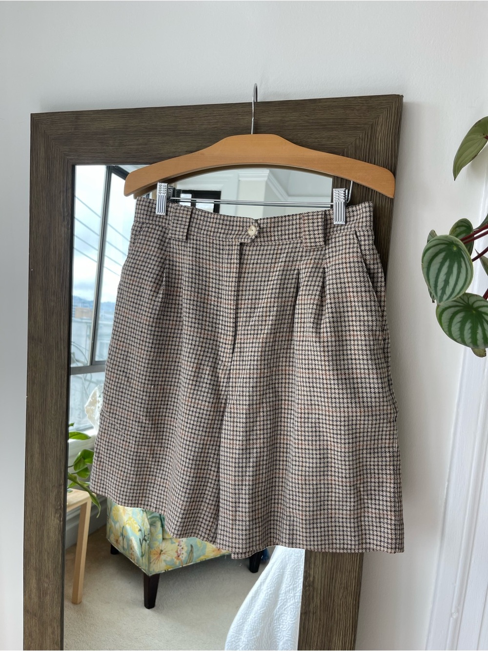 Vintage High-Waist Houndstooth Pleated Shorts